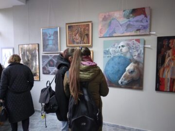 30 de artiști plastici profesioniști și-au reunit lucrările în „Anuala 2022”, la Galeria de Artă „Ion Irimescu” Suceava