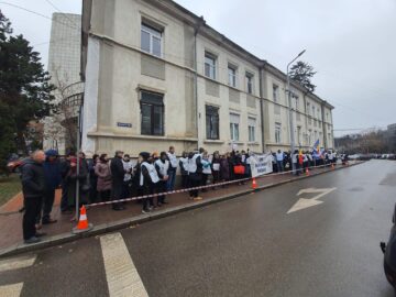 Angajații din învățământ au protestat în stradă