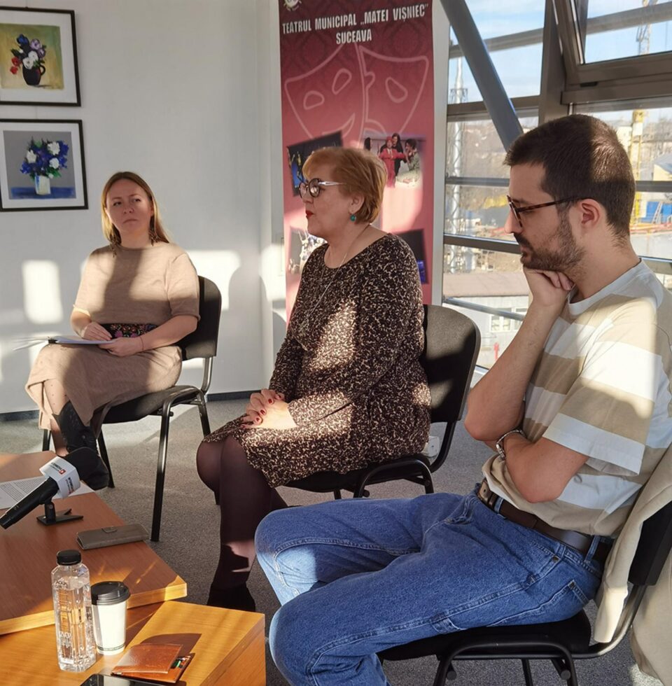 Regizorul Mădălin Hîncu, aflat la a doua colaborare cu TMMSV, alături de conducerea teatrului sucevean Regizorul Mădălin Hîncu, aflat la a doua colaborare cu TMMSV, alături de conducerea teatrului sucevean