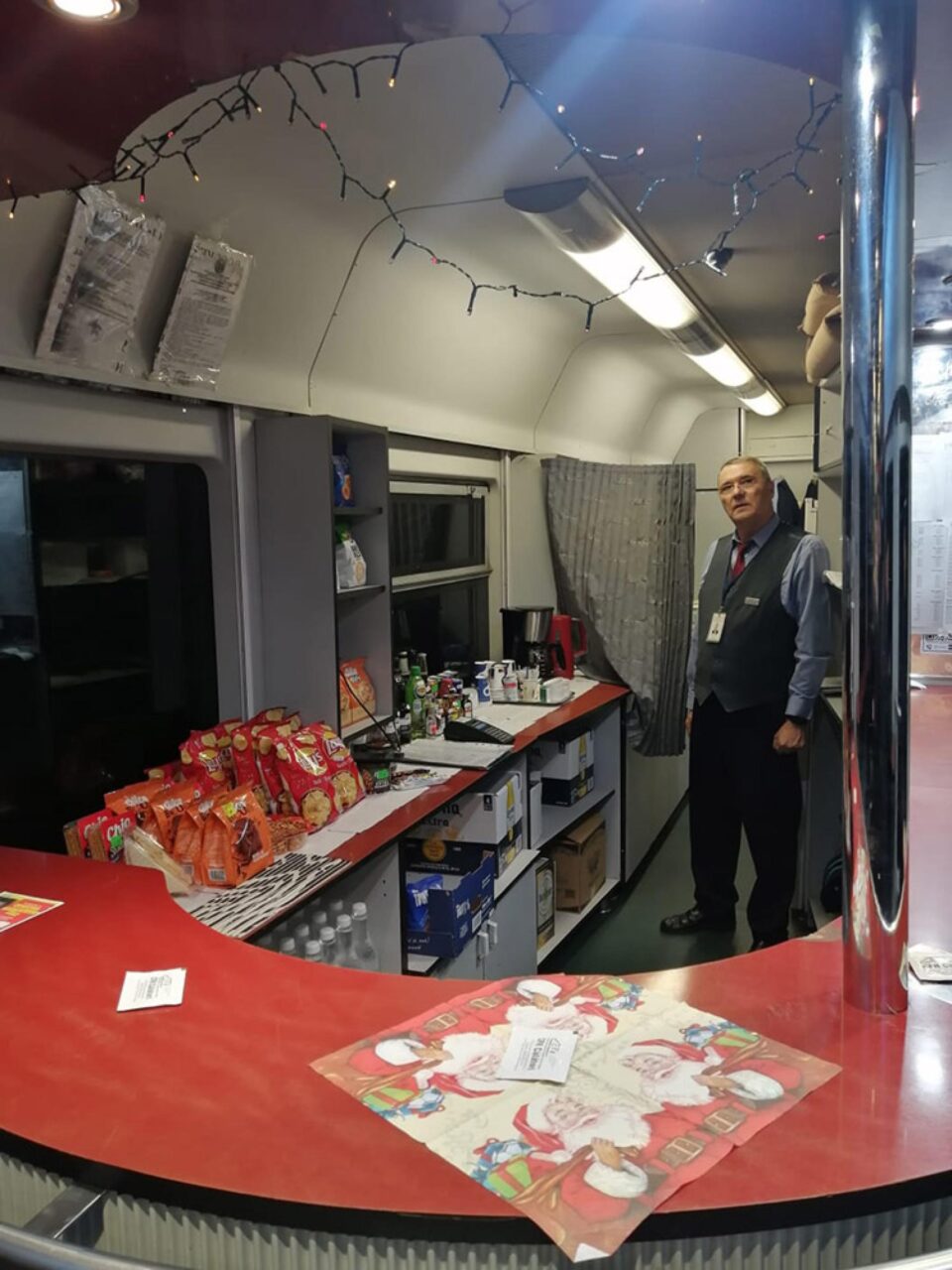 Trenul InterCity Suceava – București cu internet 4G, bibliotecă și servicii de vagon restaurant