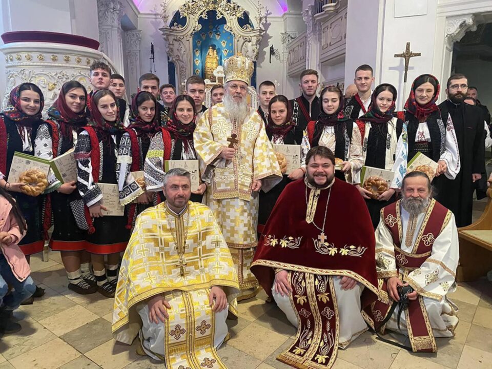 Un grup vocal tradițional din Bucovina a colindat mai multe parohii românești din Germania