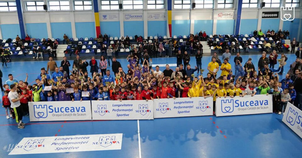 Peste 600 de copii din Suceava au participat la cea de-a XIV-a ediție a competiției “Cupa Moș Crăciun”