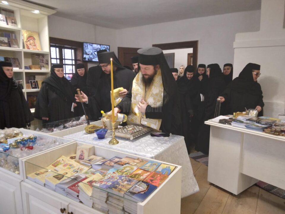 Pictura și catapeteasma paraclisului Mănăstirii Voroneț, sfințite de Preasfințitul Părinte Damaschin Dorneanul