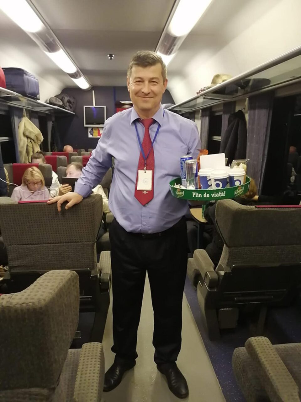 Trenul InterCity Suceava – București cu internet 4G, bibliotecă și servicii de vagon restaurant Trenul InterCity Suceava – București cu internet 4G, bibliotecă și servicii de vagon restaurant