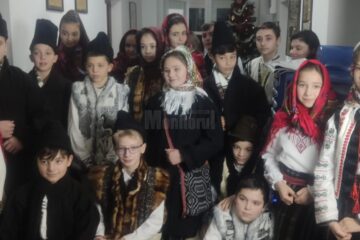 Elevi de la Școala Gimnazială Stulpicani au colindat redacția Monitorului de Suceava