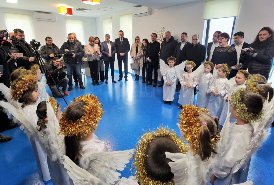 Spectacol de sarbatori de iarna la inaugurarea primei crese verzi din Romania