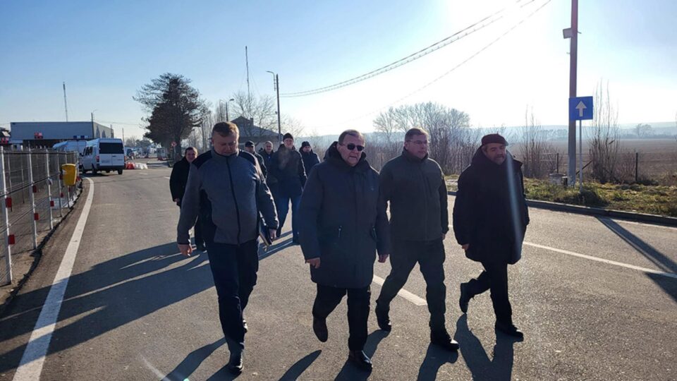 Gheorghe Flutur s-a întâlnit în Vama Siret cu guvernatorul regiunii Cernăuți Ruslan Zaparaniuk Gheorghe Flutur s-a întâlnit în Vama Siret cu guvernatorul regiunii Cernăuți Ruslan Zaparaniuk
