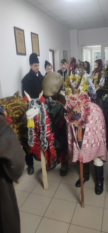 Elevi de la Școala Gimnazială Stulpicani au colindat redacția Monitorului de Suceava