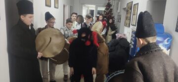 Elevi de la Școala Gimnazială Stulpicani au colindat redacția Monitorului de Suceava