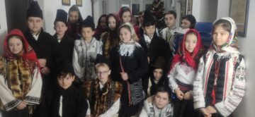 Elevi de la Școala Gimnazială Stulpicani au colindat redacția Monitorului de Suceava