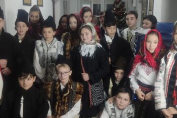 Elevi de la Școala Gimnazială Stulpicani au colindat redacția Monitorului de Suceava