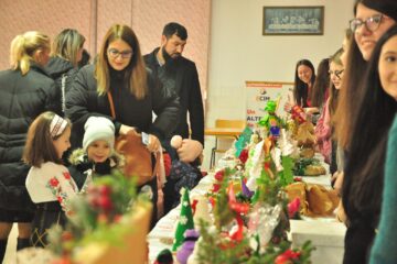 Târg de Crăciun, la Colegiul Național “Mihai Eminescu” Suceava