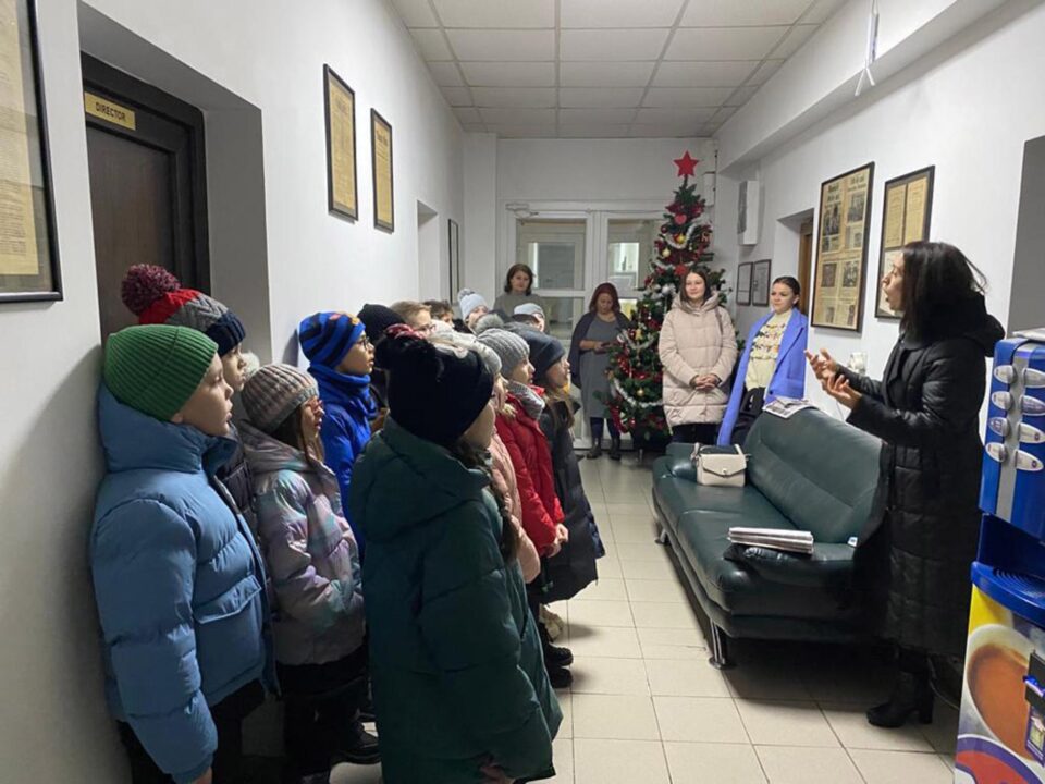 Turneu de colinde al copiilor din clasa a III-a de la Școala Gimnazială „Sf. Ioan cel Nou” din Suceava