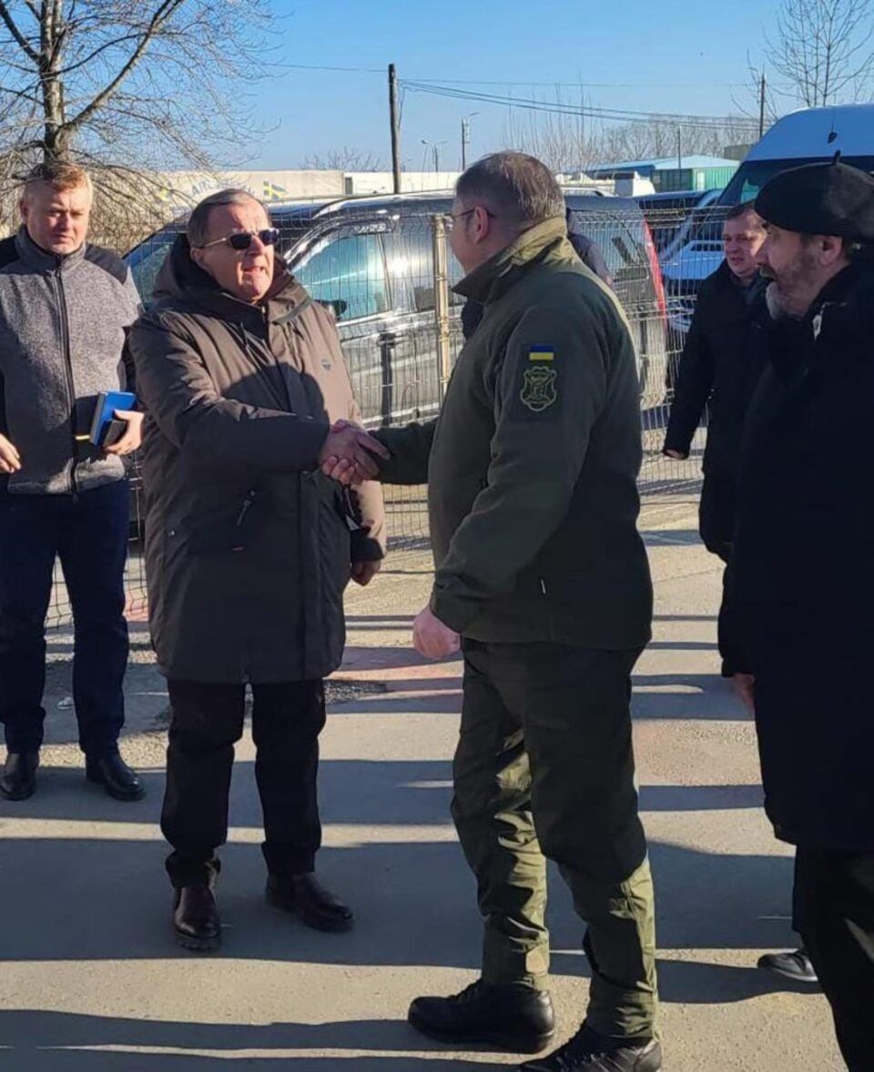 Gheorghe Flutur reia demersurile la autoritățile din Cernăuți pentru a scurta timpii de așteptare în Vama Siret Gheorghe Flutur reia demersurile la autoritățile din Cernăuți pentru a scurta timpii de așteptare în Vama Siret