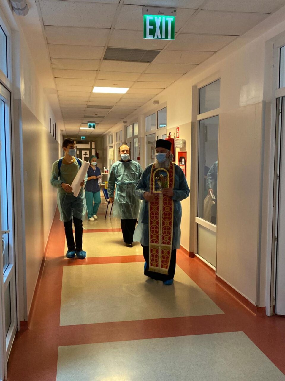 Preotul Constaantin Diaconașu vestește Nașterea Domnului
