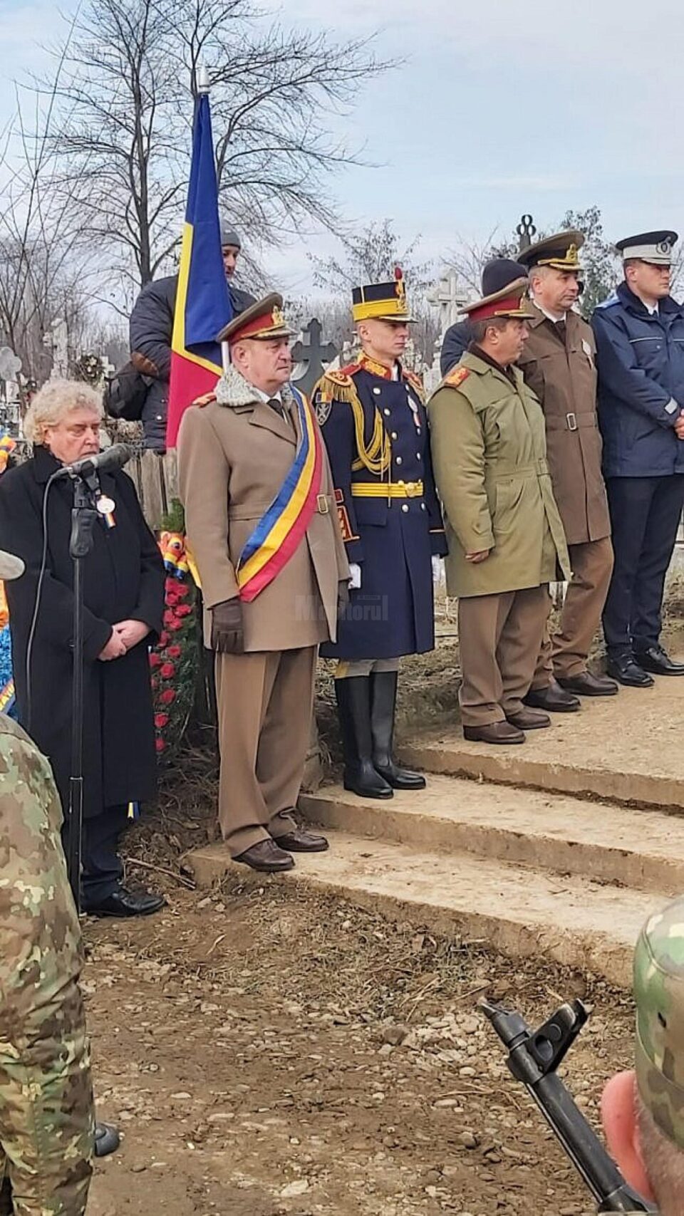 Primarul Vasile Andriciuc l-a comemorat pe eroul Revoluției căpitanul post mortem Petru Constantin Mesler Primarul Vasile Andriciuc l-a comemorat pe eroul Revoluției căpitanul post mortem Petru Constantin Mesler