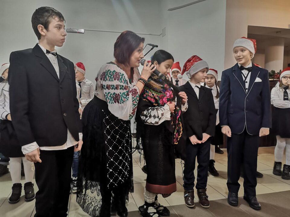 Serbarea ”Magia sărbătorilor de iarnă, împreună de crăciun, indiferent de vârstă”, la Gura Humorului Serbarea ”Magia sărbătorilor de iarnă, împreună de crăciun, indiferent de vârstă”, la Gura Humorului