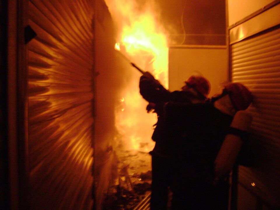 A tăiat porcul, a mers la culcare și a fost trezit de incendiul care i-a cuprins construcții din gospodărie