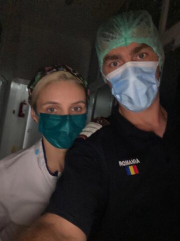 Pompierul Adrian Ungureanu și soția sa, Adelina, asistentă medicală