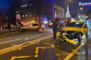 Accident violent după o neacordare de prioritate lângă Primăria Suceava