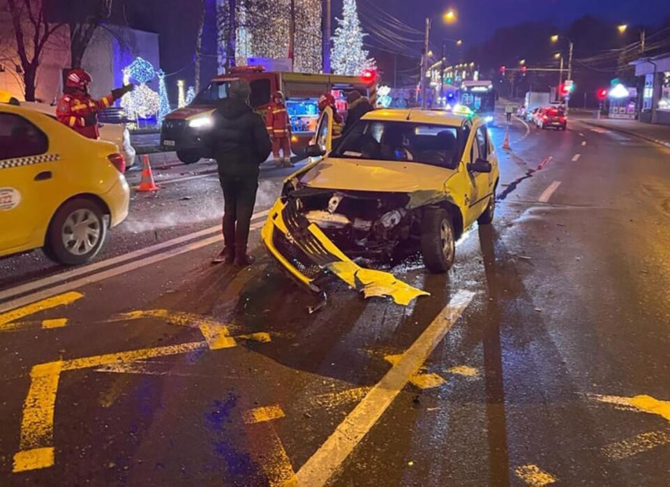 Accident violent după o neacordare de prioritate lângă Primăria Suceava