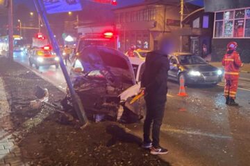 Accident violent după o neacordare de prioritate lângă Primăria Suceava