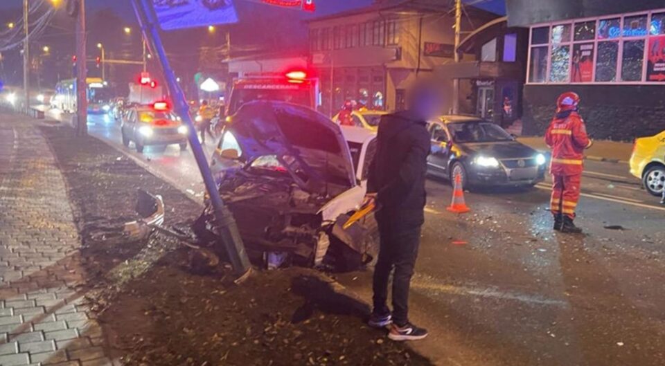 Accident violent după o neacordare de prioritate lângă Primăria Suceava
