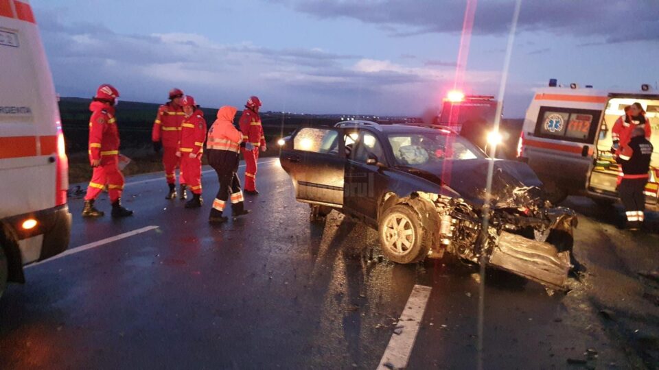 Accident cu trei mașini, între "Zidul morții" și Stroiești