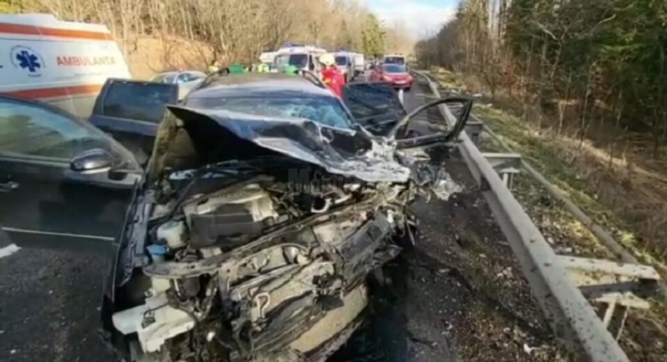 Opt persoane, dintre care patru minori, implicate într-un grav accident în pădurea de la Ilișești