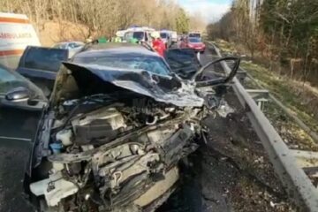 Opt persoane, dintre care patru minori, implicate într-un grav accident în pădurea de la Ilișești