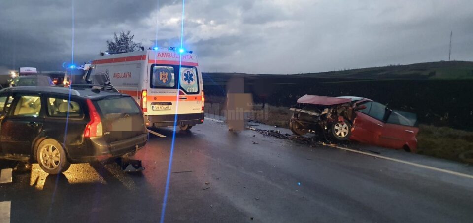 Accident cu trei mașini, între "Zidul morții" și Stroiești