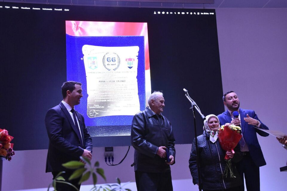 Unul dintre cuplurile premiate de primarul Valentin Luță a împlinit 66 de ani de căsătorie