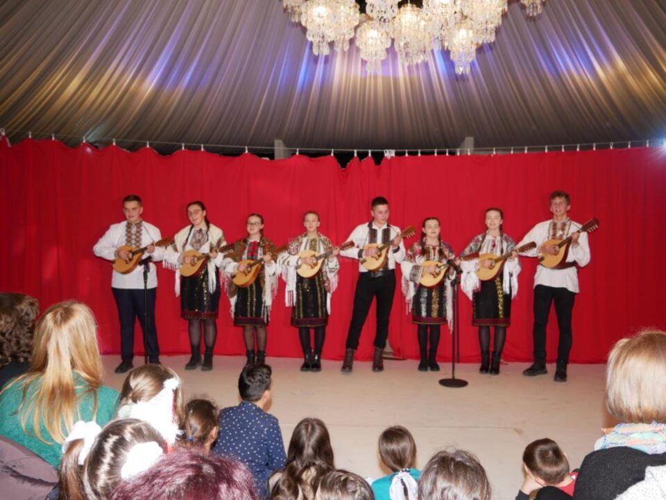 Spectacol caritabil, la Colegiul Național „Dragoș Vodă” Câmpulung