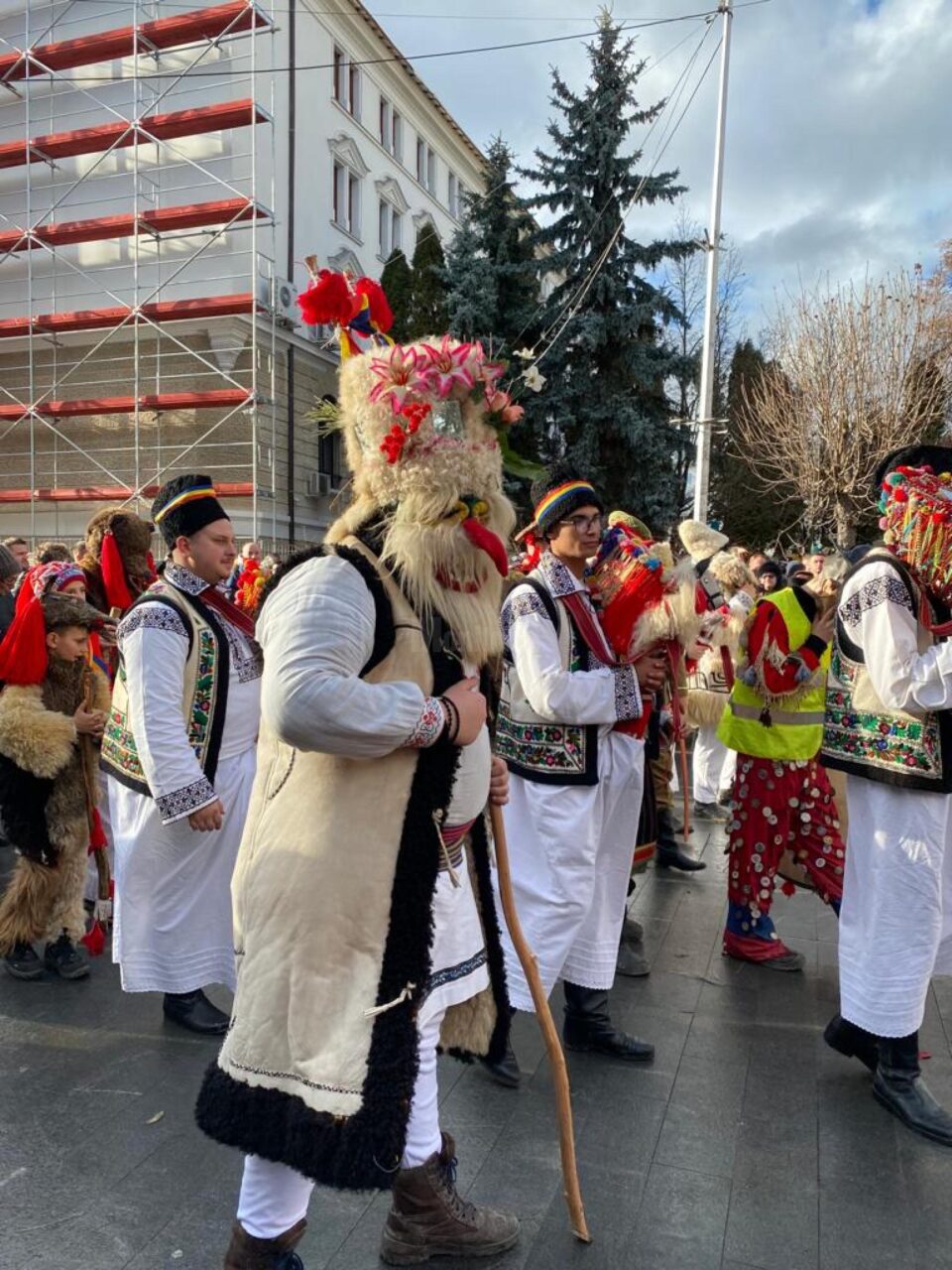 Mii de oameni s-au bucurat marți de Festivalul Obiceiurilor de Iarnă de la Suceava