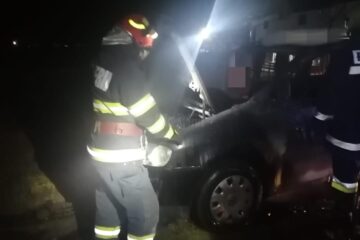 masina incendiata de la Bradatel