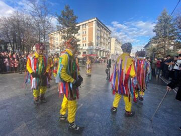 Mii de oameni s-au bucurat marți de Festivalul Obiceiurilor de Iarnă de la Suceava
