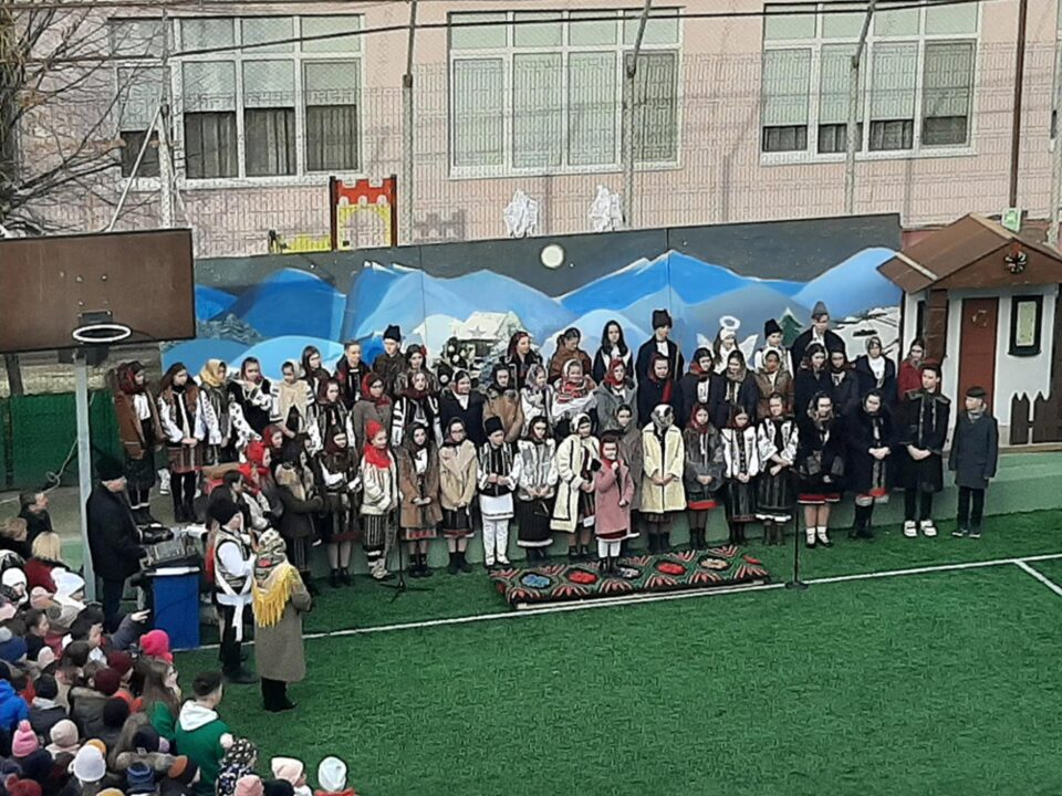 Vestitorii bucuriei, la Școala „Miron Costin” Suceava