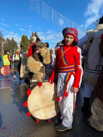 Mii de oameni s-au bucurat marți de Festivalul Obiceiurilor de Iarnă de la Suceava