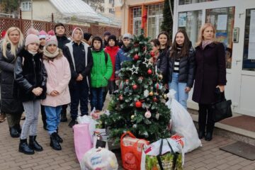 Proiectul de voluntariat „Un altfel de brad”, cu elevii Școlii Nr. 1 Suceava