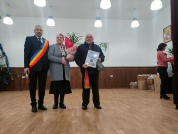 Maraton de cinci ore al obiceiurilor de iarnă la Festivalul ”Cetina de brad” de la Cacica
