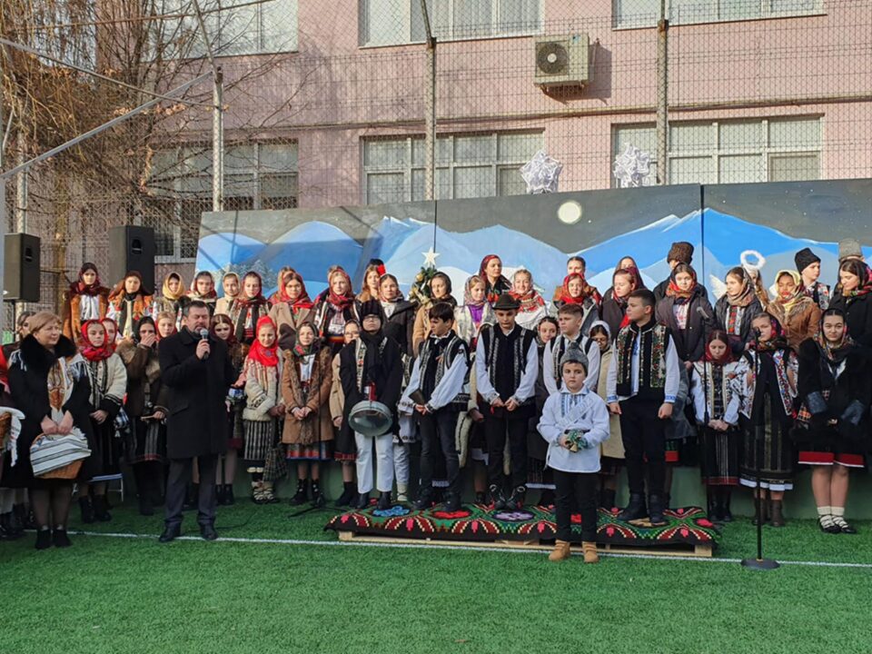 Spectacol la Școala Gimnazială „Miron Costin”