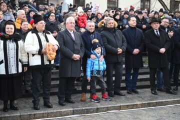 Mii de oameni s-au bucurat marți de Festivalul Obiceiurilor de Iarnă de la Suceava