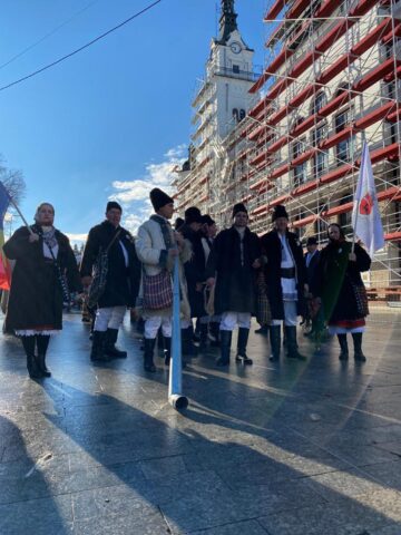 Mii de oameni s-au bucurat marți de Festivalul Obiceiurilor de Iarnă de la Suceava