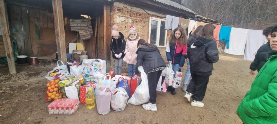 Proiectul de voluntariat „Un altfel de brad”, cu elevii Școlii Nr. 1 Suceava