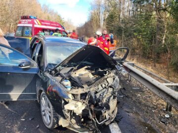 Un autoturism a intrat pe contrasens, cauza accidentului cu opt răniți din pădurea de la Ilișești