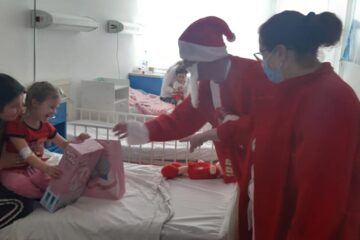 Moș Crăciun la copiii internați în Spitalul Județean de Urgență Suceava