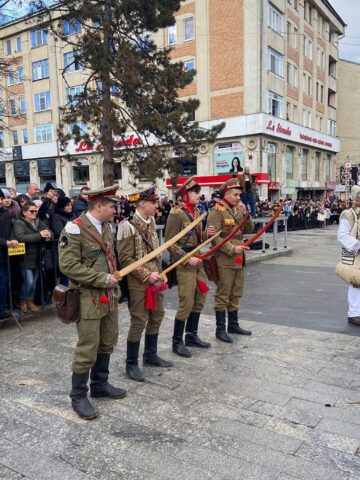 Mii de oameni s-au bucurat marți de Festivalul Obiceiurilor de Iarnă de la Suceava