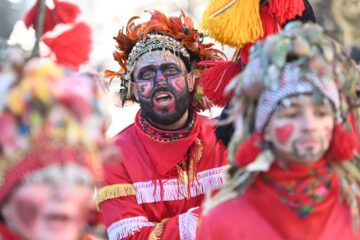 Mii de oameni s-au bucurat marți de Festivalul Obiceiurilor de Iarnă de la Suceava