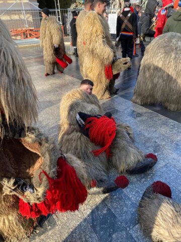 Mii de oameni s-au bucurat marți de Festivalul Obiceiurilor de Iarnă de la Suceava