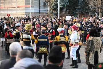 Mii de oameni s-au bucurat marți de Festivalul Obiceiurilor de Iarnă de la Suceava